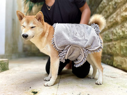 Transform Bath Time with Our Extra Large Quick Dry Microfiber Towel for Dogs – Ultra Absorbent, Comfortable Hand Pockets, and Machine Washable!